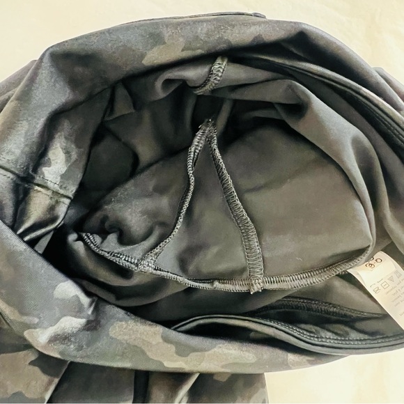 SPANX Faux Leather Matte Black Camo Leggings High Waist Size XS Like New - Picture 10 of 10